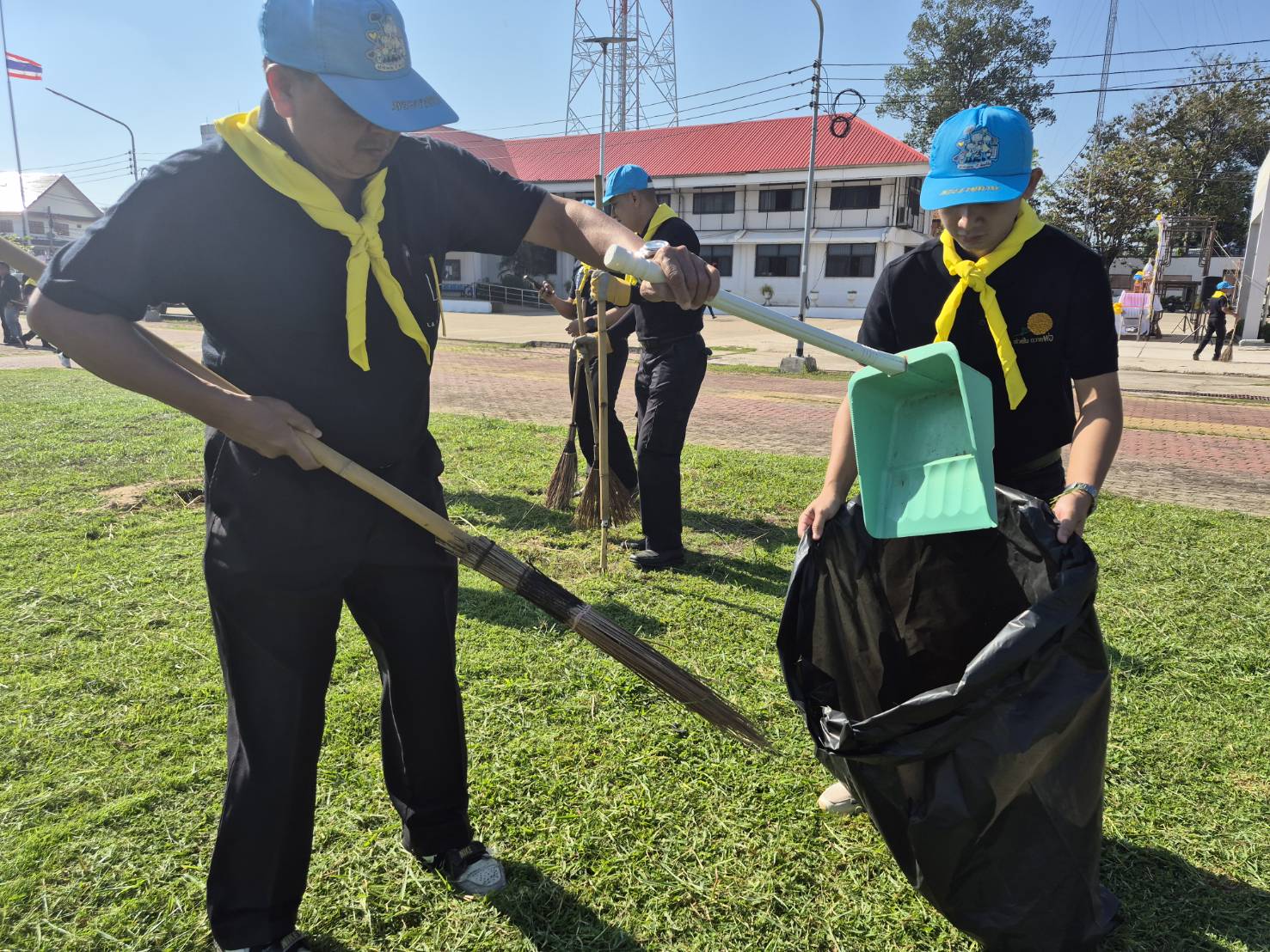 title - ส.ป.ก.ยโสธร ร่วมกิจกรรมจิตอาสาพัฒนาเพื่อถวายเป็นพระราชกุศล  น้อมสำนึกในพระมหากรุณาธิคุณ สมเด็จพระนางเจ้าสิริกิติ์ พระบรมราชินีนาถ พระบรมราชชนนีพันปีหลวง